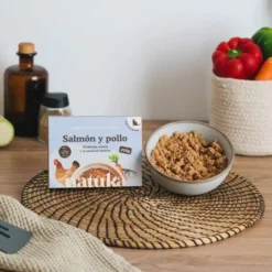Natuka Comida Cocinada Menú de Pollo y Salmón para Gato